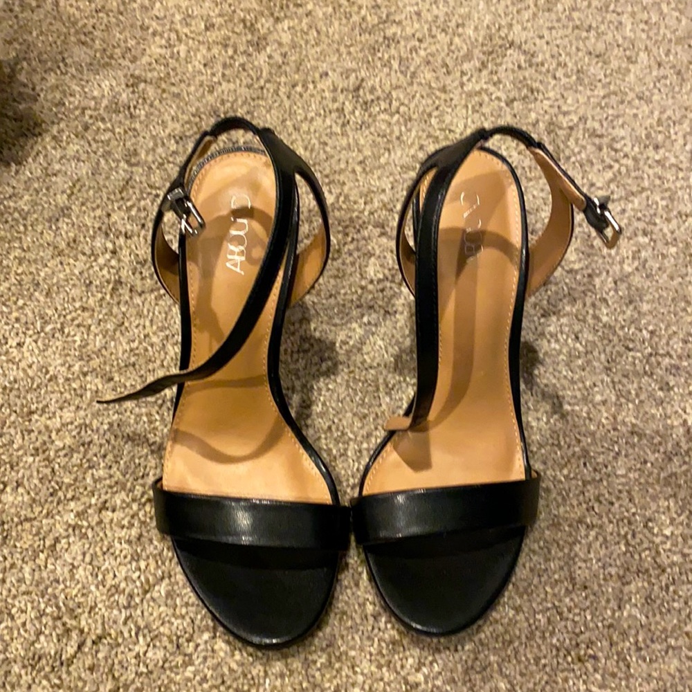 Cute black leather strappy sandals size 7